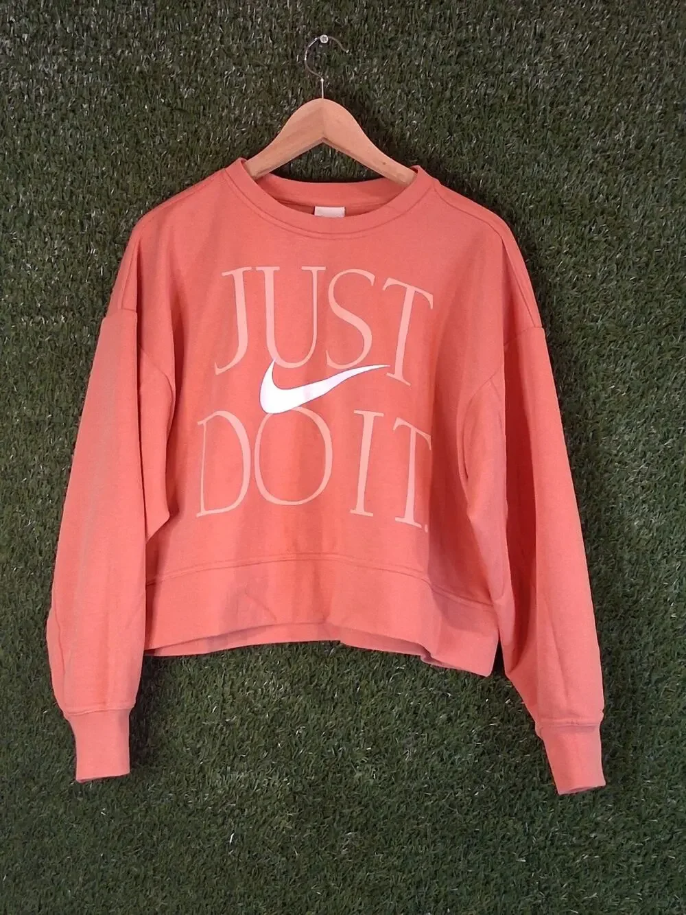 Nike Women's Dri-FIT Get Fit Graphic Crewneck Sweatshirt Medium Madder Root...